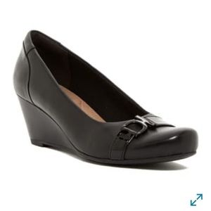 Clarks | Comfort Flores Wedge Pump